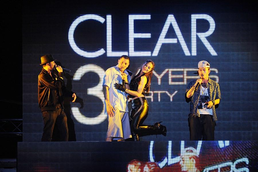 โมเดิร์นด็อก แทททู คัลเลอร์ และ ไทเทเนี่ยม จากงาน เคลียร์ ทรี เลเยอร์ ปาร์ตี้