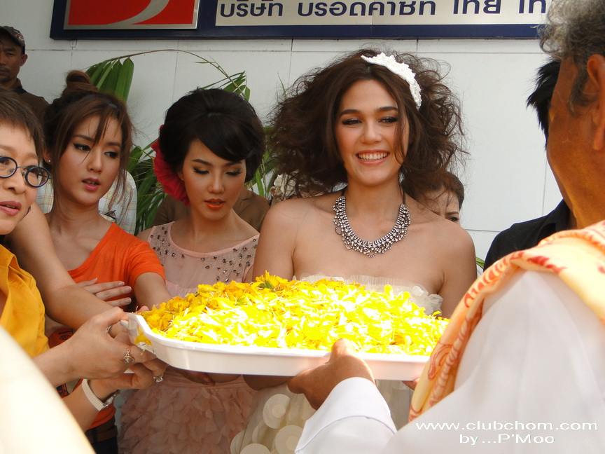 ชมพู่ อารยา บวงสรวงละครต้มยำลำซิ่ง สวยหวานมากๆ