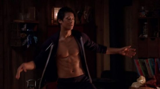 หนุ่มตี๋ harry shum jr.หรือMike Changในglee