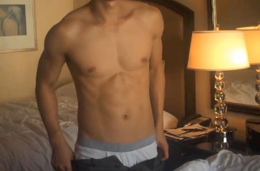 หนุ่มตี๋ harry shum jr.หรือMike Changในglee