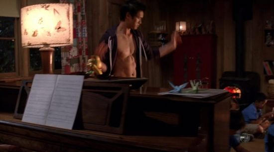 หนุ่มตี๋ harry shum jr.หรือMike Changในglee