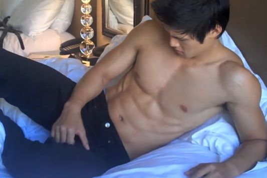 หนุ่มตี๋ harry shum jr.หรือMike Changในglee
