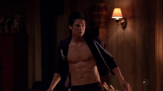 หนุ่มตี๋ harry shum jr.หรือMike Changในglee