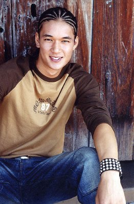 หนุ่มตี๋ harry shum jr.หรือMike Changในglee
