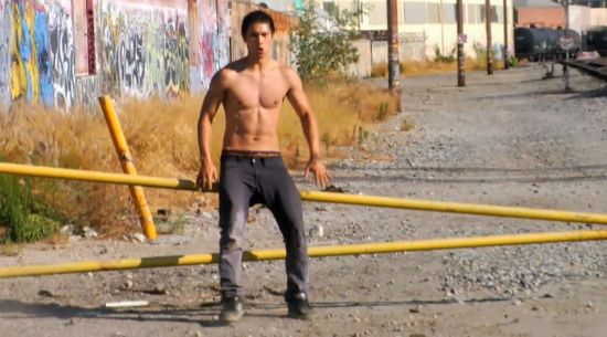 หนุ่มตี๋ harry shum jr.หรือMike Changในglee