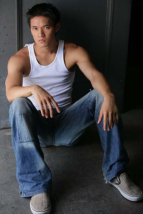 หนุ่มตี๋ harry shum jr.หรือMike Changในglee