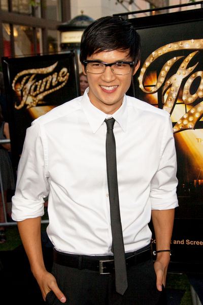 หนุ่มตี๋ harry shum jr.หรือMike Changในglee