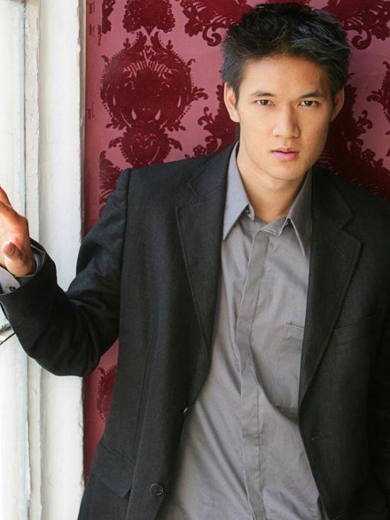 หนุ่มตี๋ harry shum jr.หรือMike Changในglee