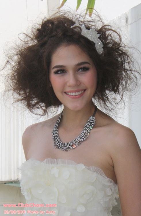 ชมพู่ อารยา ในพิธีบวงสรวงต้มยำลำซิ่ง