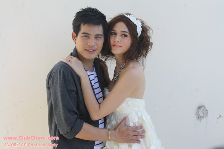 ชมพู่ อารยา ในพิธีบวงสรวงต้มยำลำซิ่ง