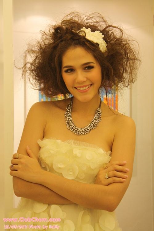 ชมพู่ อารยา ในพิธีบวงสรวงต้มยำลำซิ่ง