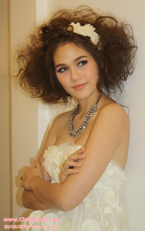 ชมพู่ อารยา ในพิธีบวงสรวงต้มยำลำซิ่ง