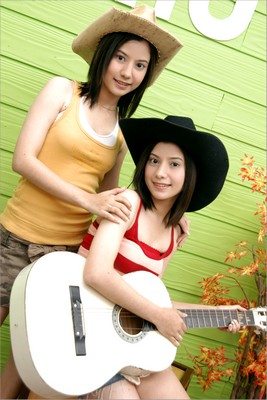 ซี หทัยรัตน์ - แซน ฤทัยรัตน์ (คู่แฝดที่เล่นหนังเรื่องแฝดกับมาช่า)