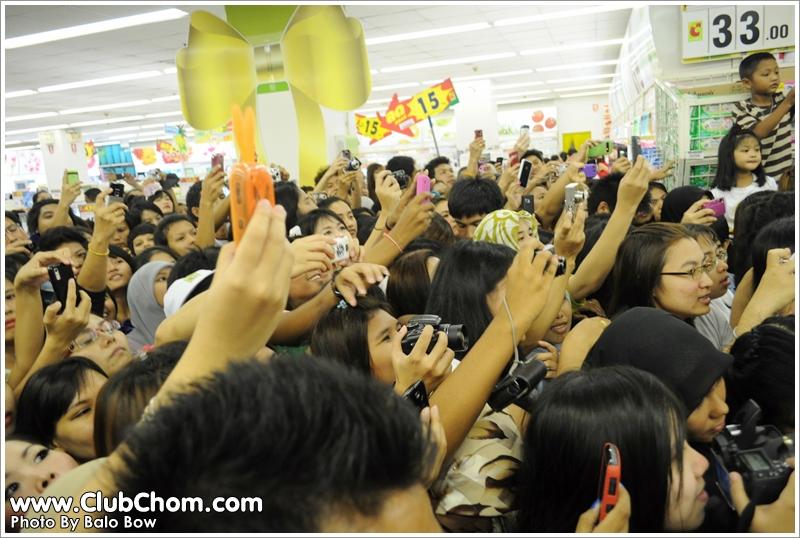 ชมพู่ อารยา ออกงานลอรีอัลคนเยอะมากแน่นจะเป็นลม