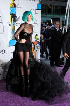 lady gaga CFDA Fashion Awards บริท อัพ ให้คะ