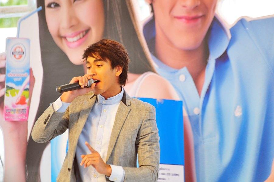 ณเดชน์จากอุบลและอุดร ในงาน Foremost