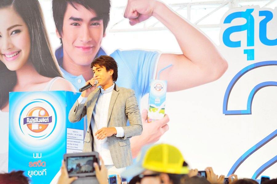 ณเดชน์จากอุบลและอุดร ในงาน Foremost