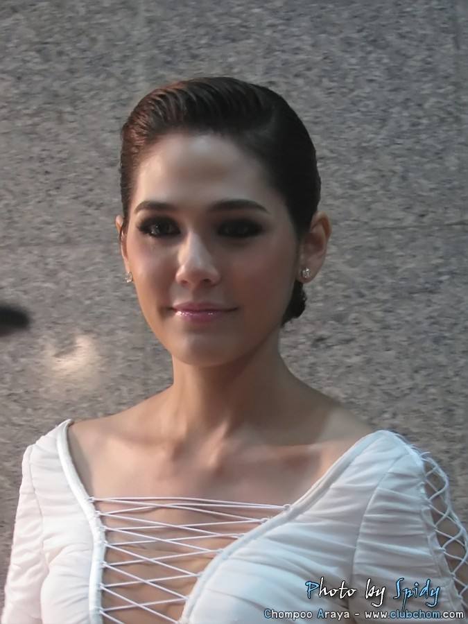 ชมพู่ อารยา กับรางวัลดารากระแสดีแห่งปี