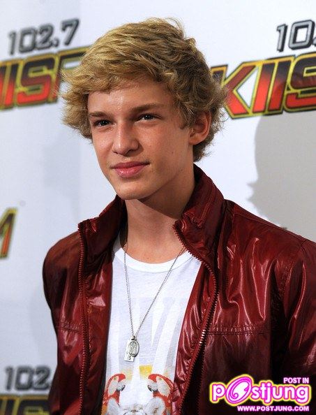 justin bieber and cody simpson like who