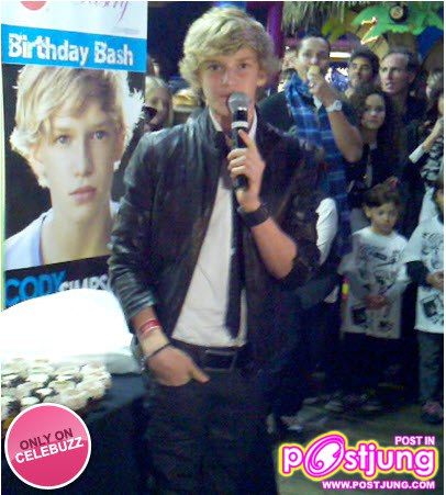 justin bieber and cody simpson like who