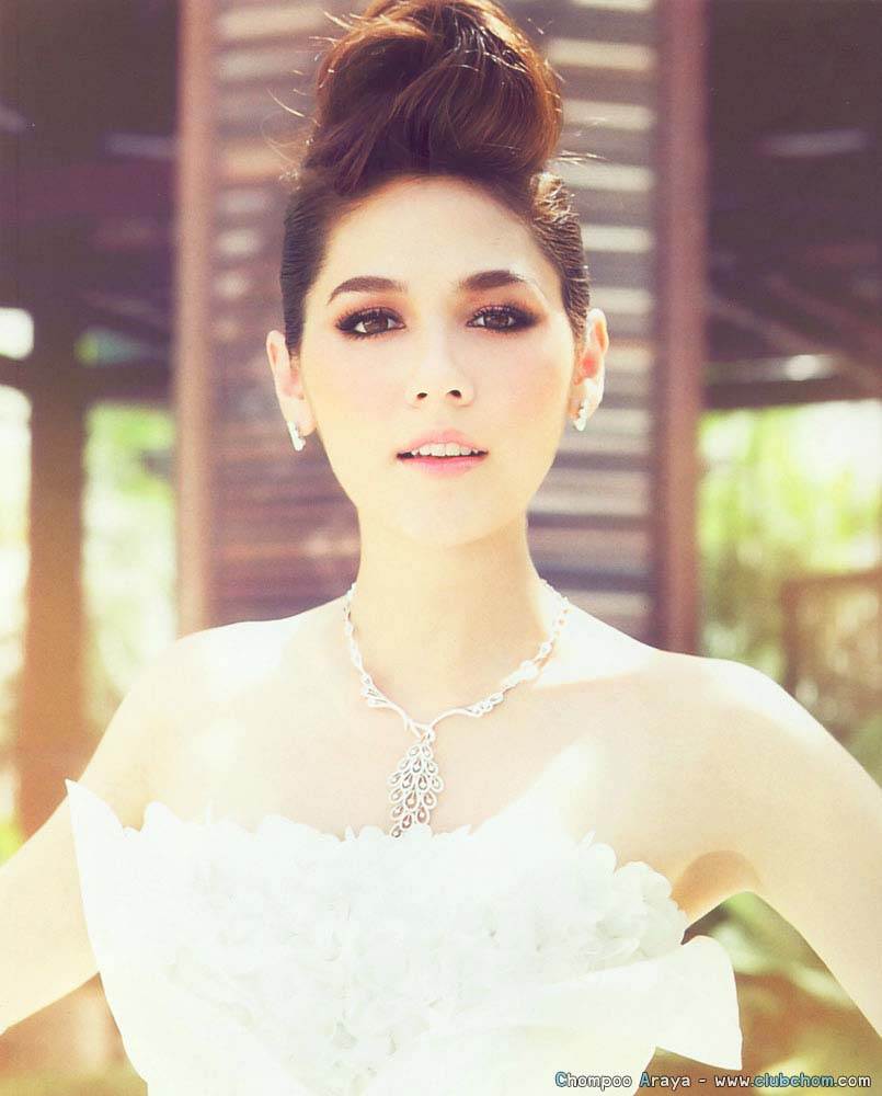 ชมพู่ อารยา ขึ้นปก BRIDE Magazine สวยราวกับเจ้าหญิงเลย
