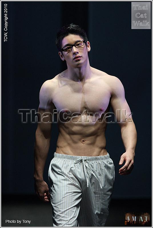หนุ่มล่ำ กล้ามโต