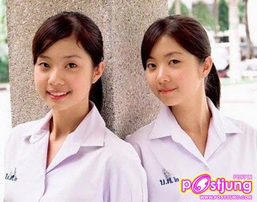 สาวๆในชุด ม.ปลาย