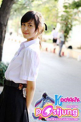 สาวๆในชุด ม.ปลาย