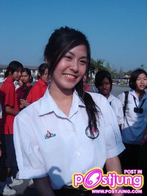 สาวๆในชุด ม.ปลาย