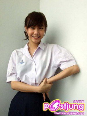 สาวๆในชุด ม.ปลาย