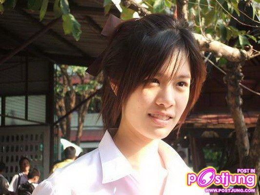 สาวๆในชุด ม.ปลาย