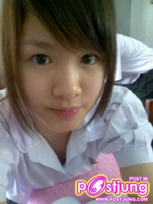 สาวๆในชุด ม.ปลาย