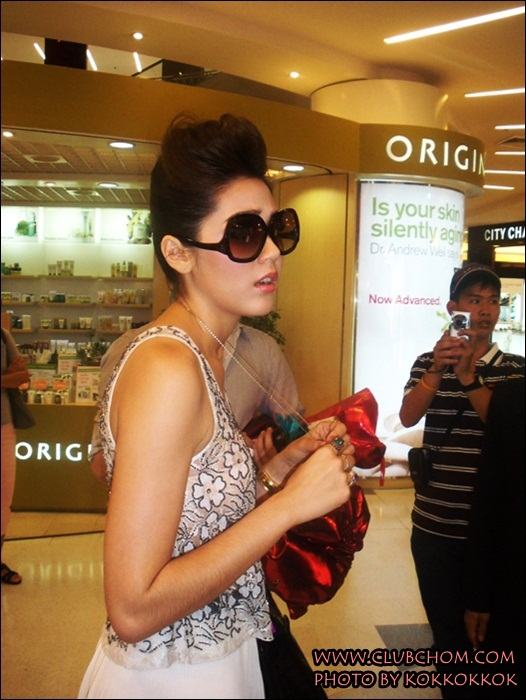 ชมพู่ อารยา หลังจบงาน The Mall Beauty Aholic