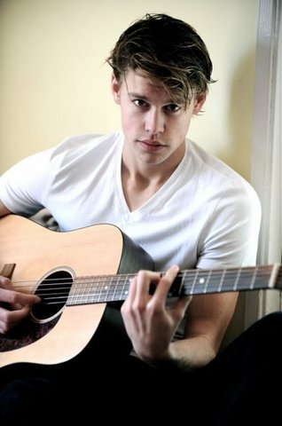 หนุ่ม Sam   ( glee )  หุ่นเปะ