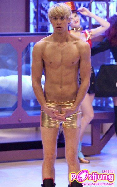 หนุ่ม Sam   ( glee )  หุ่นเปะ