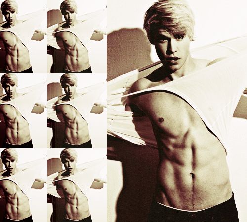 หนุ่ม Sam   ( glee )  หุ่นเปะ