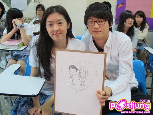 สาวน่ารักในชุดนักเรียนอินเตอร์
