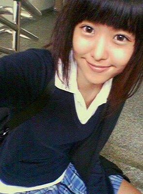 สาวน่ารักในชุดนักเรียนอินเตอร์