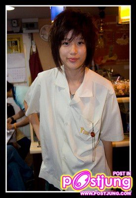 สาวน่ารักในชุดนักเรียนอินเตอร์
