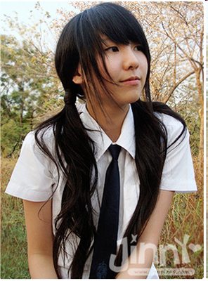 สาวน่ารักในชุดนักเรียนอินเตอร์