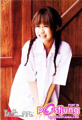 สาวน่ารักในชุดนักเรียนอินเตอร์