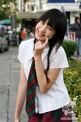 สาวน่ารักในชุดนักเรียนอินเตอร์