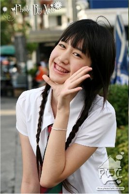 สาวน่ารักในชุดนักเรียนอินเตอร์