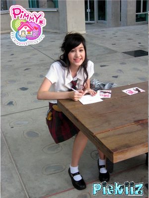 สาวน่ารักในชุดนักเรียนอินเตอร์