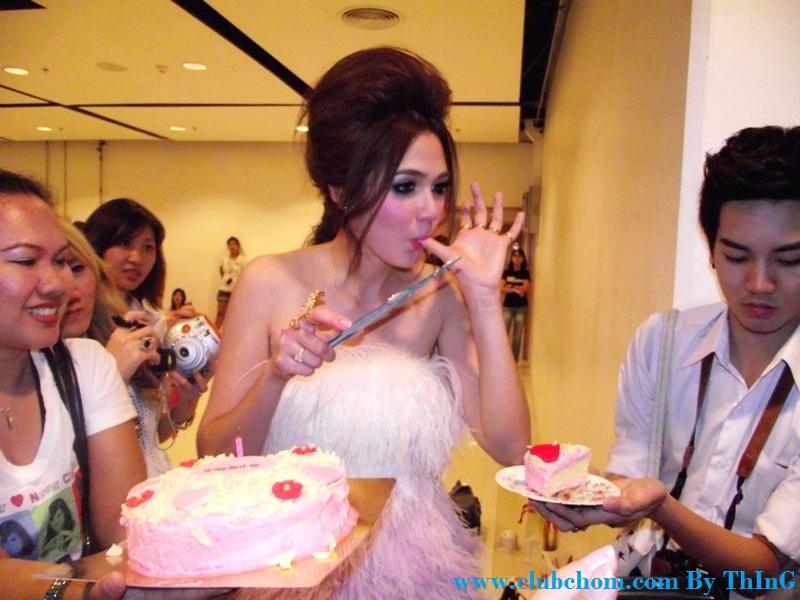 Happy Birth Day คุณชมพู่ อารยา 28 มิ.ย.54