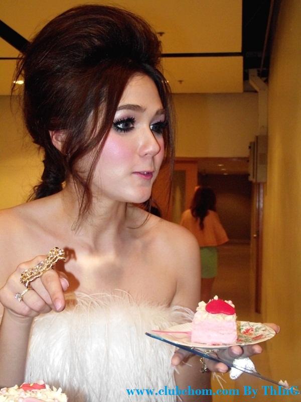 Happy Birth Day คุณชมพู่ อารยา 28 มิ.ย.54