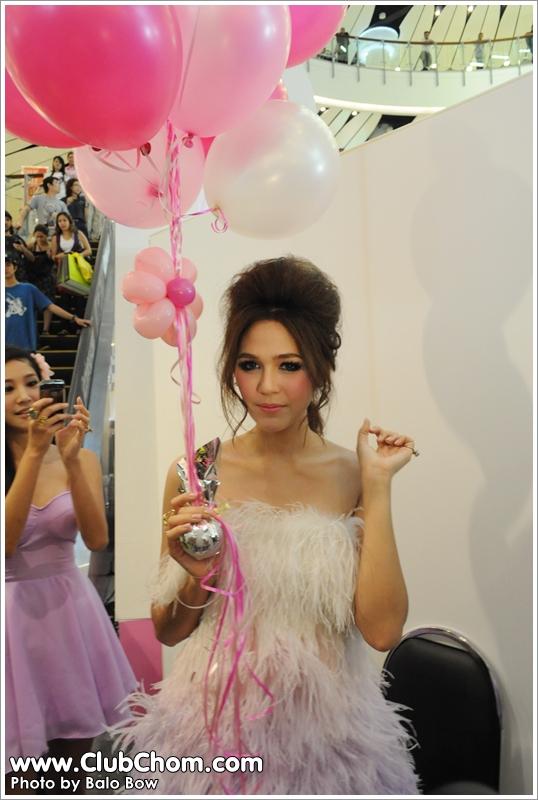 ชมพู่ อารยา เปิดตัวน้ำหอมคนเยอะมากๆ