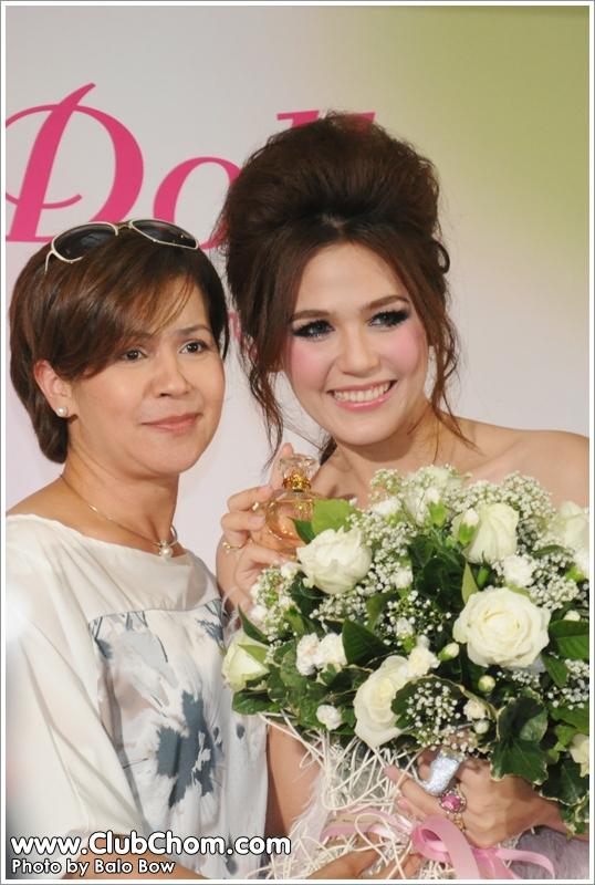 ชมพู่ อารยา เปิดตัวน้ำหอมคนเยอะมากๆ
