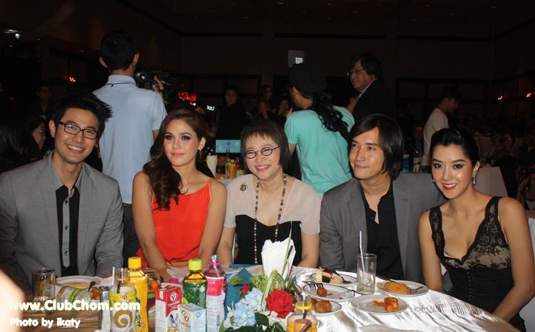 ชมพู่ อารยา ในงานประกาศผลรางวัลสยามดารา 2011