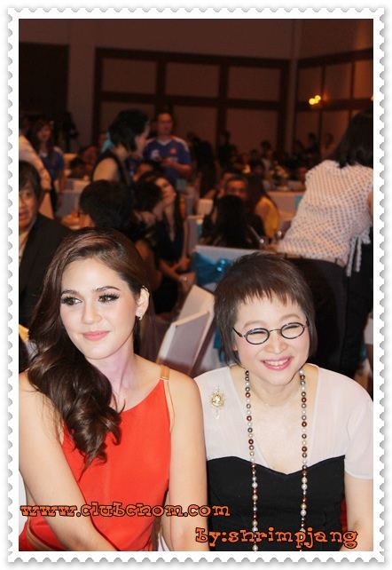 ชมพู่ อารยา ในงานประกาศผลรางวัลสยามดารา 2011